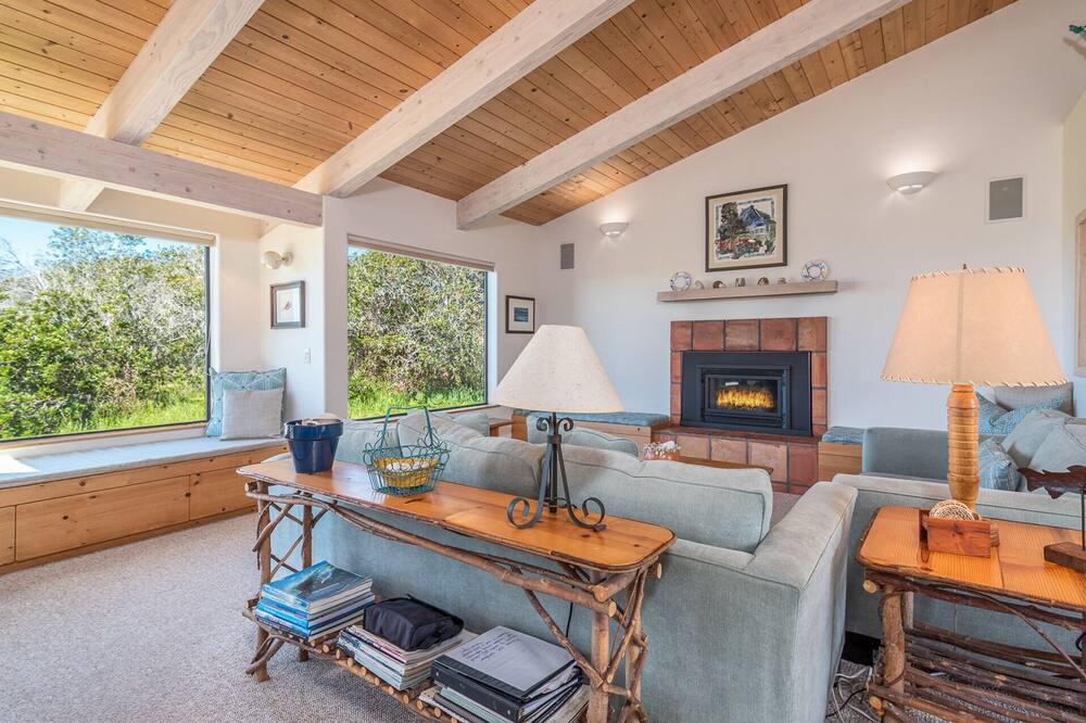 Photo of Livingroom in Sea Ranch