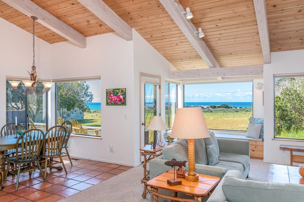 Photo of Livingroom in Sea Ranch