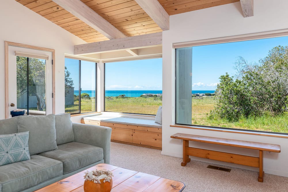 Photo of Livingroom in Sea Ranch