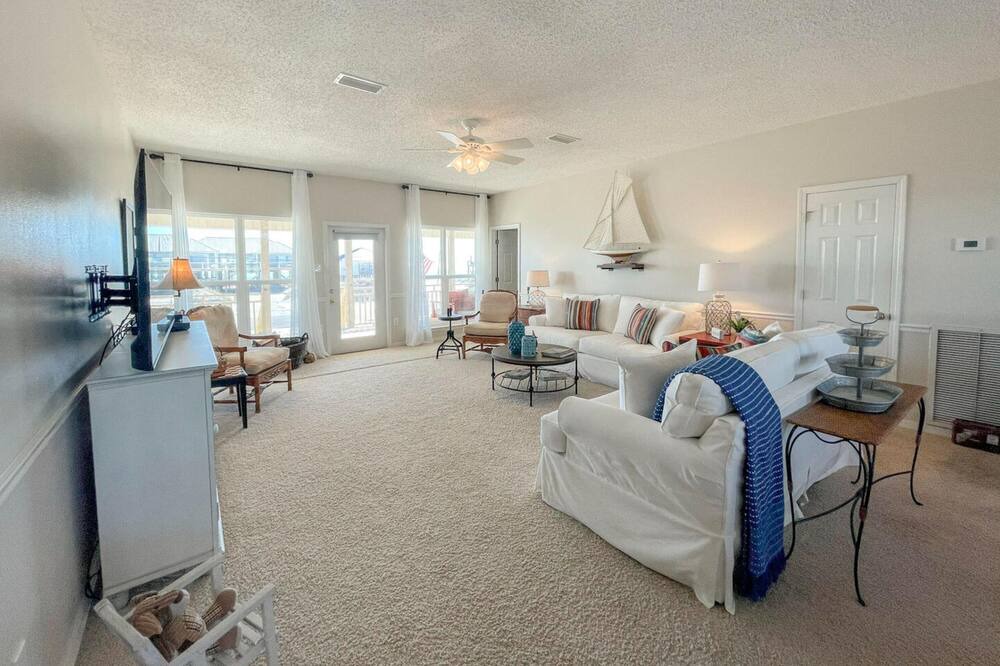Photo of Livingroom in Silver Cay
