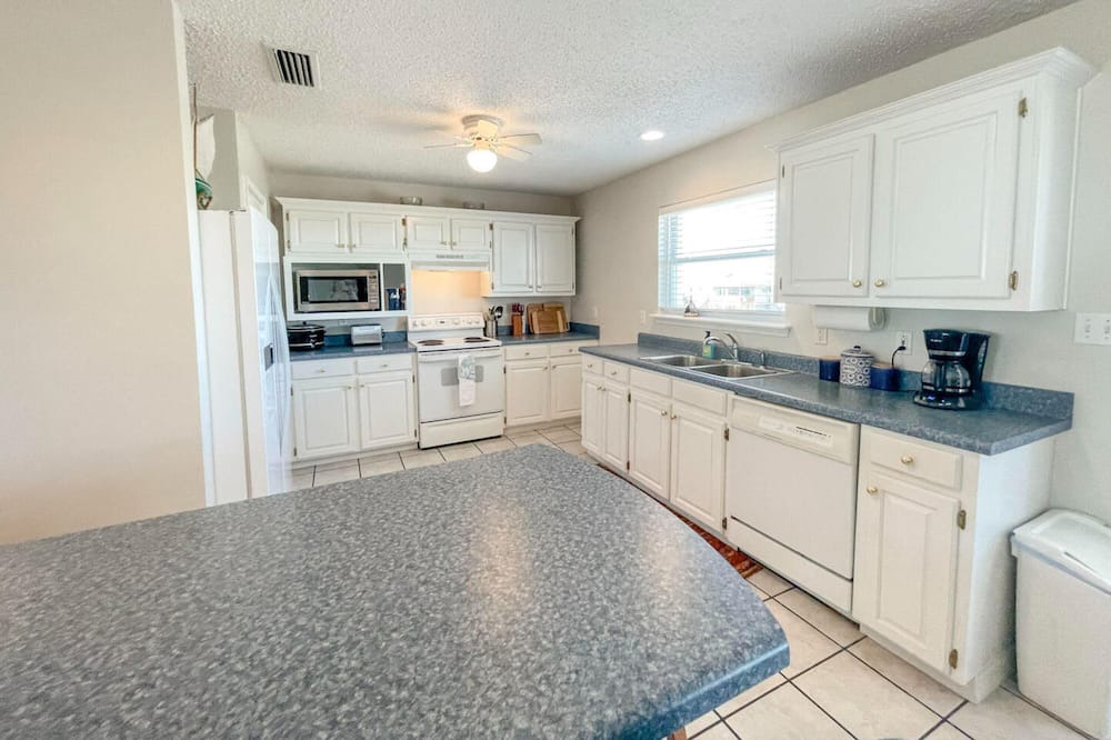 Photo of Kitchen in Silver Cay