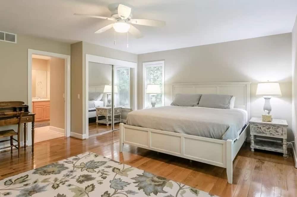 Photo of Bedroom in Bushnell Basin