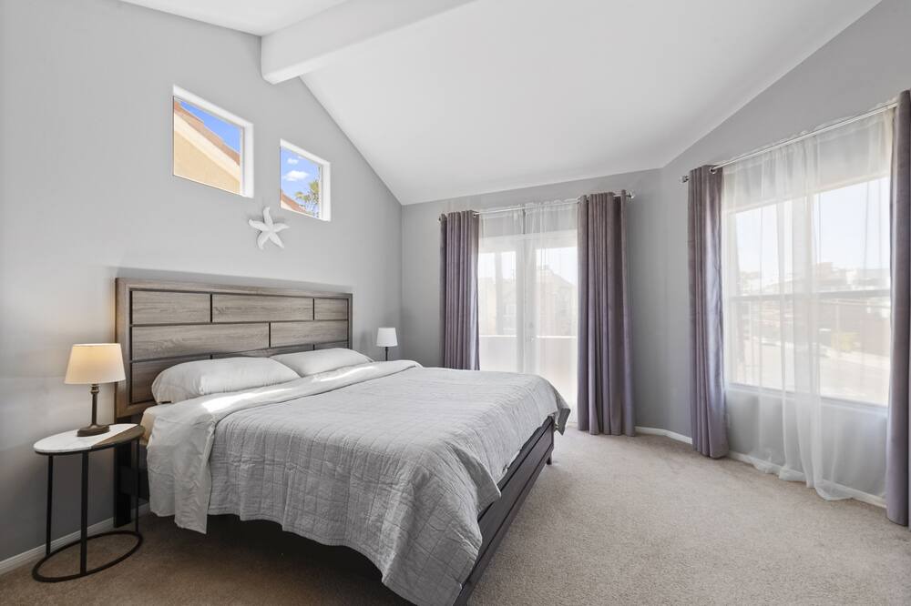 Photo of Bedroom in Huntington Beach
