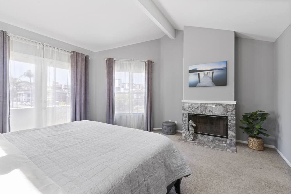 Photo of Bedroom in Huntington Beach