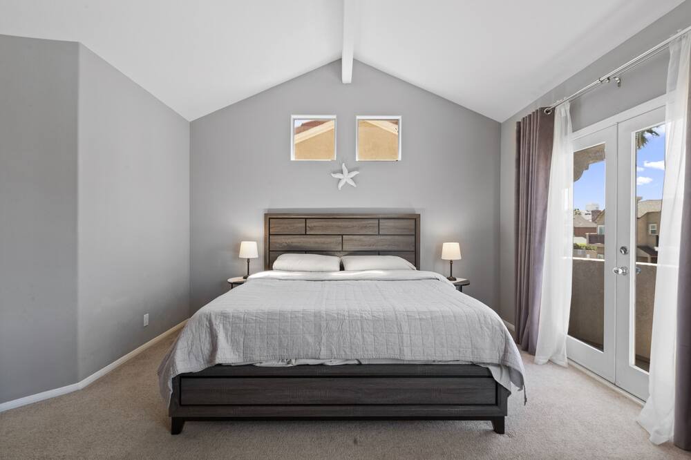 Photo of Bedroom in Huntington Beach