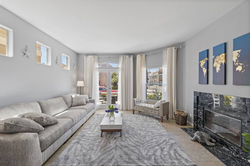 Photo of Livingroom in Huntington Beach