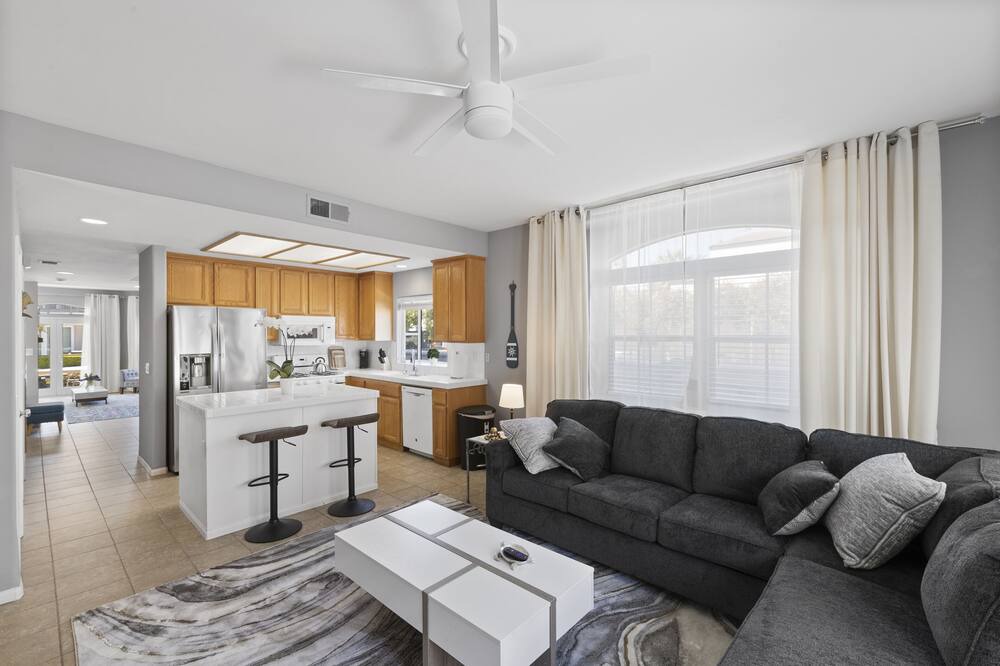 Photo of Livingroom in Huntington Beach