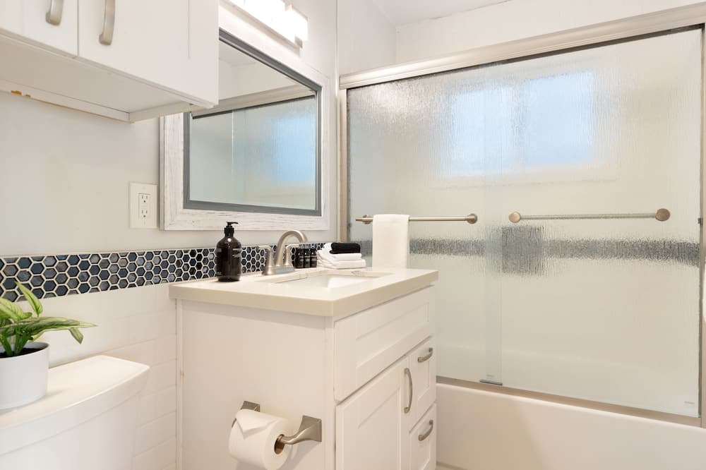 Photo of Bathroom in South Mission Beach