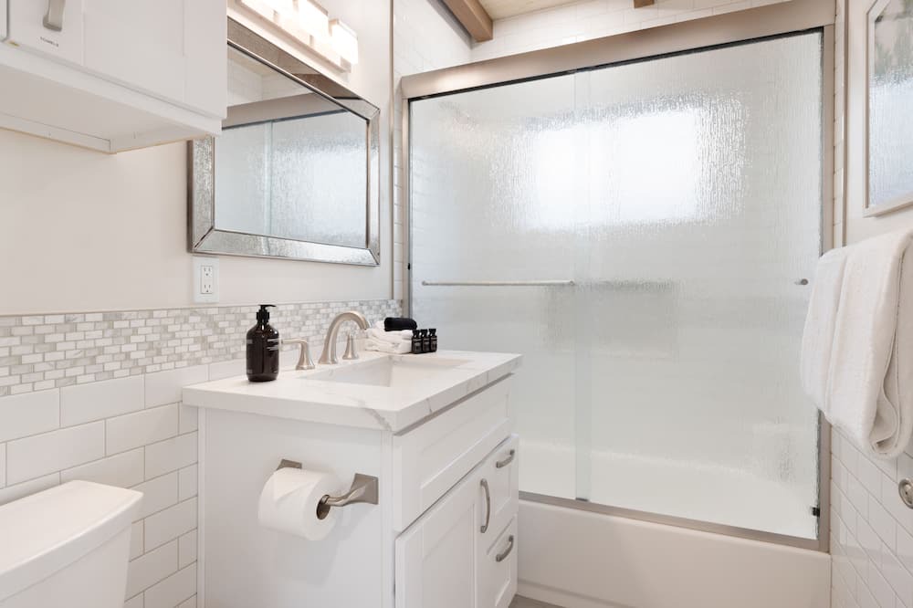 Photo of Bathroom in South Mission Beach
