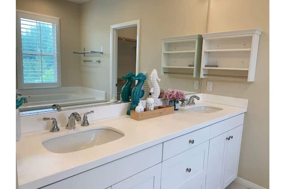 Photo of Bathroom in Tustin