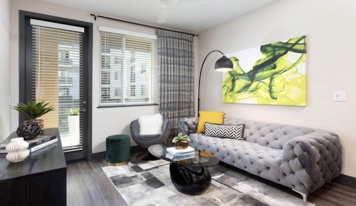 Photo of Livingroom in Platinum Triangle