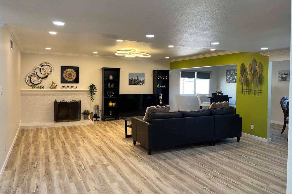 Photo of Livingroom in Fountain Valley