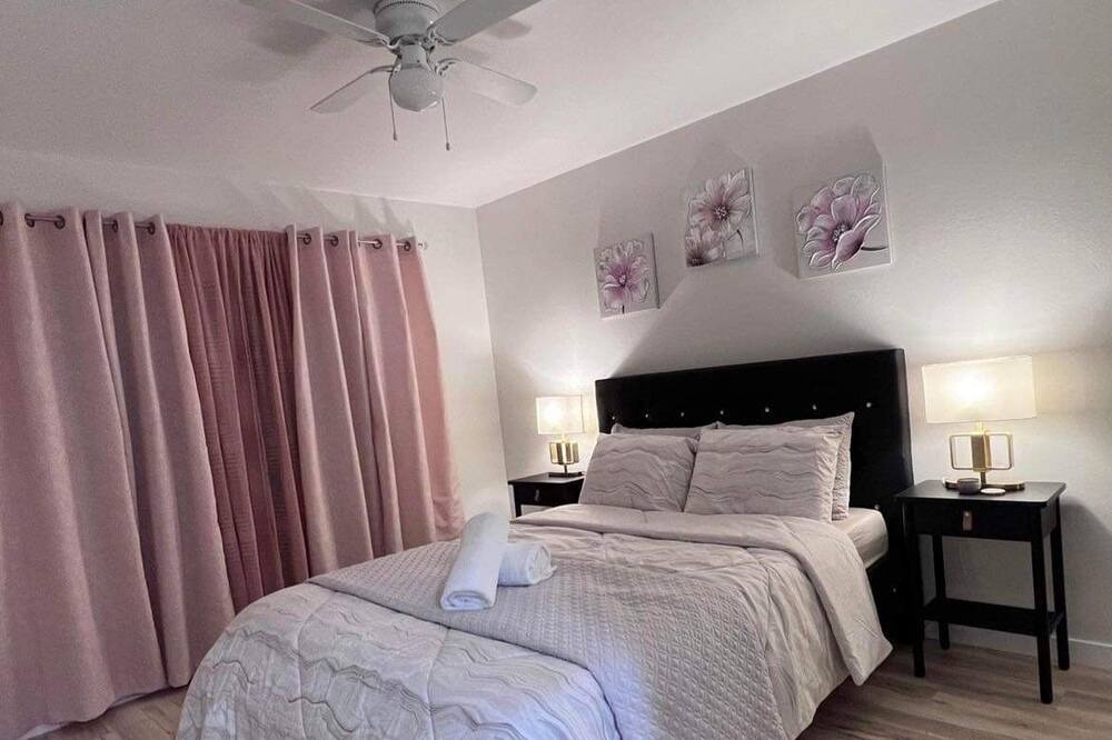 Photo of Bedroom in Fountain Valley