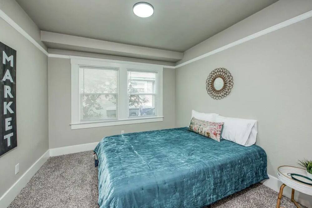 Photo of Bedroom in Raisin