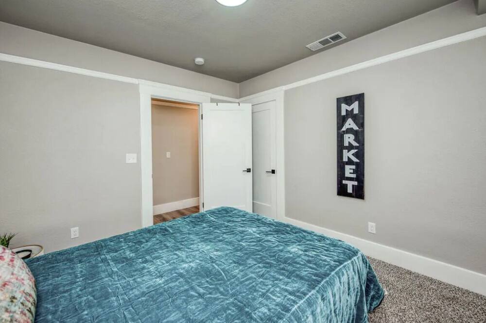 Photo of Bedroom in Raisin