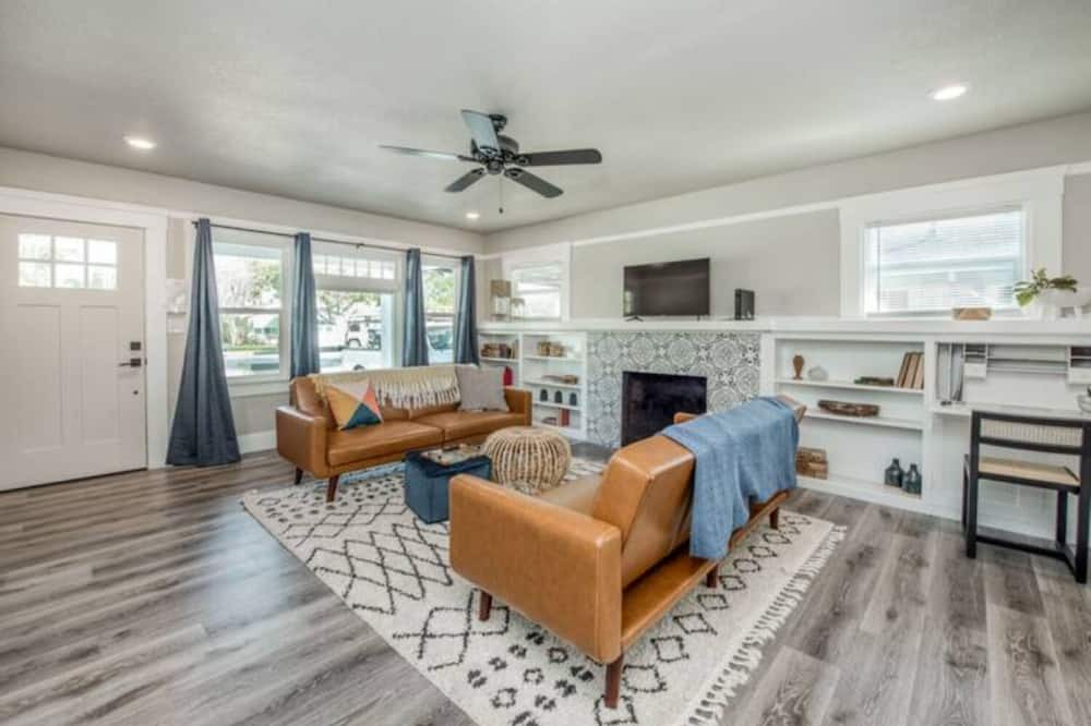 Photo of Livingroom in Raisin