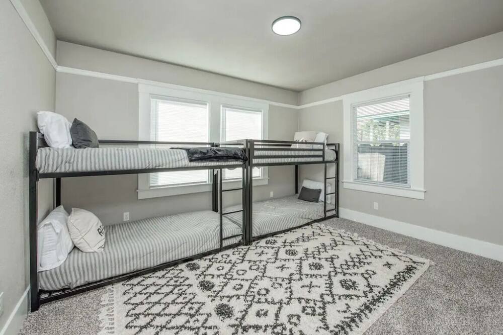 Photo of Bedroom in Raisin