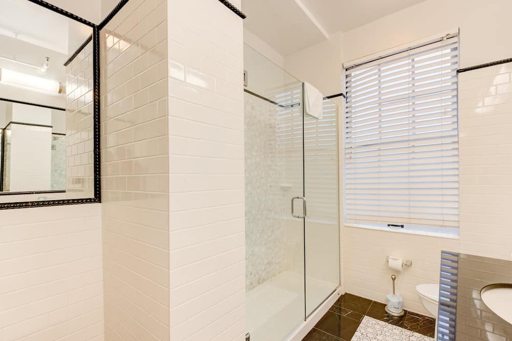 Photo of Bathroom in Park West