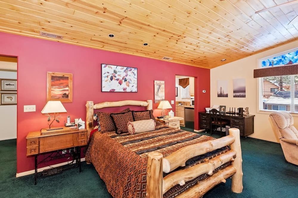 Photo of Bedroom in Summit Estates