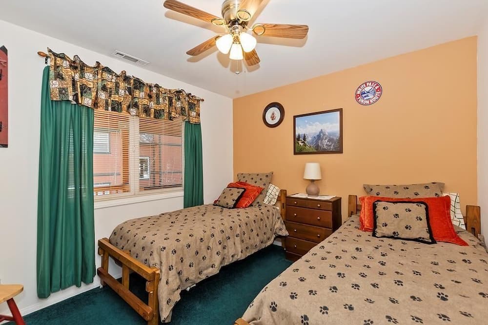 Photo of Bedroom in Summit Estates