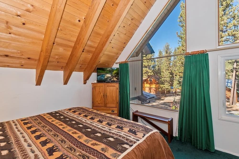 Photo of Bedroom in Summit Estates