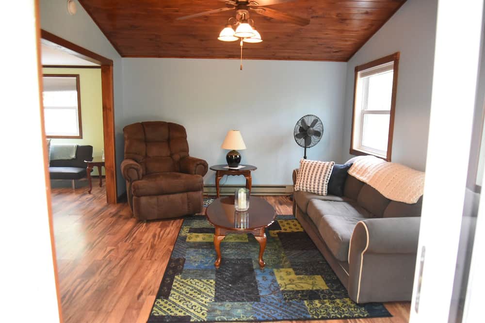 Photo of Livingroom in Hammondsport