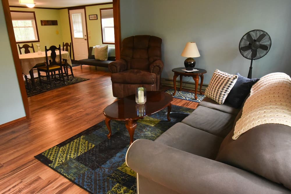 Photo of Livingroom in Hammondsport