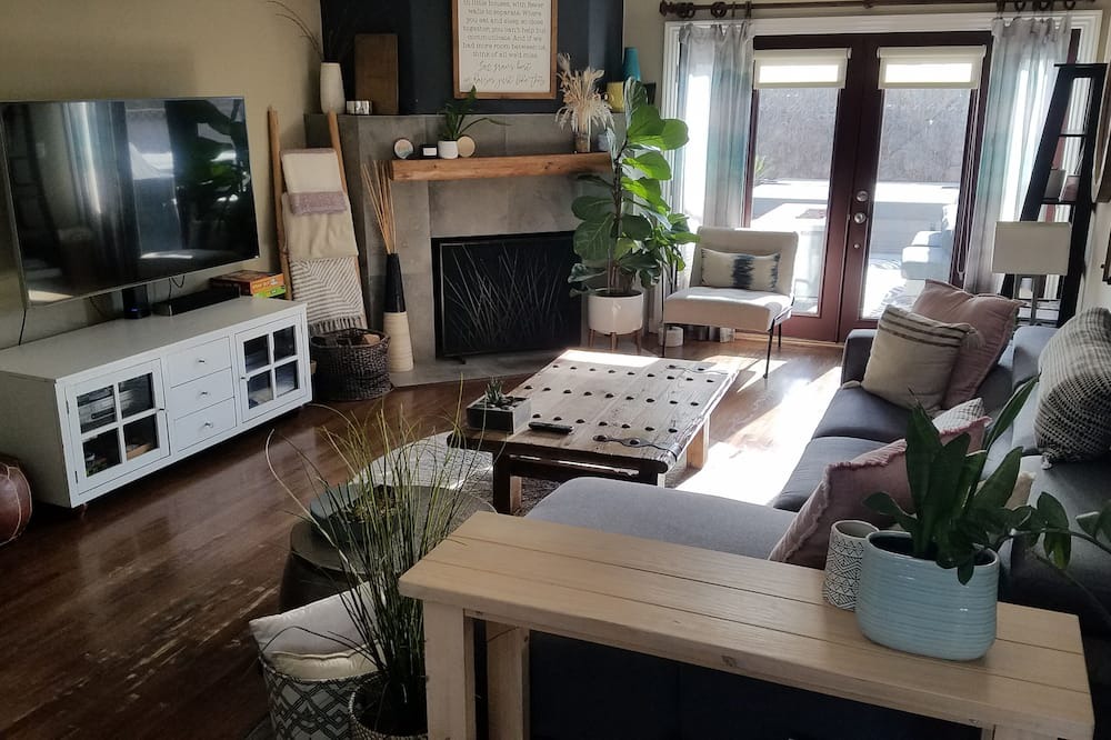 Photo of Livingroom in Old Towne