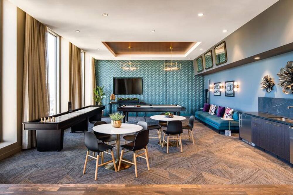 Photo of Livingroom in Downtown Oakland
