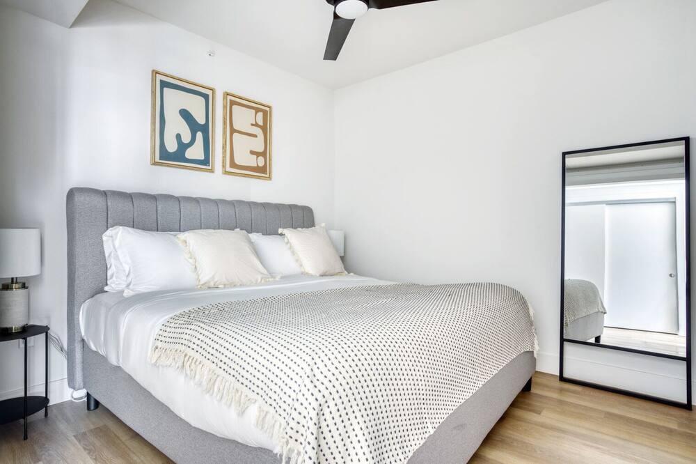 Photo of Bedroom in Downtown Oakland