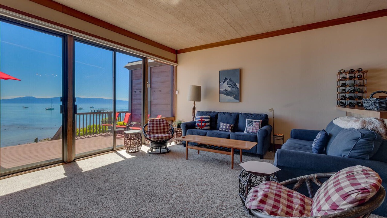 Photo of Livingroom in Tahoe Tavern