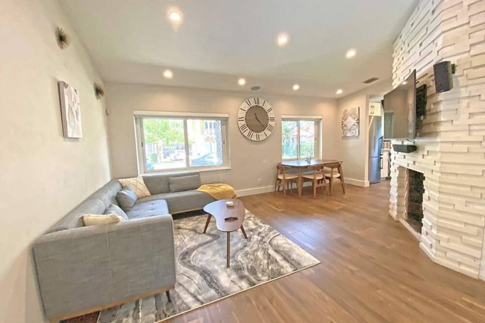 Photo of Livingroom in Victoria Park