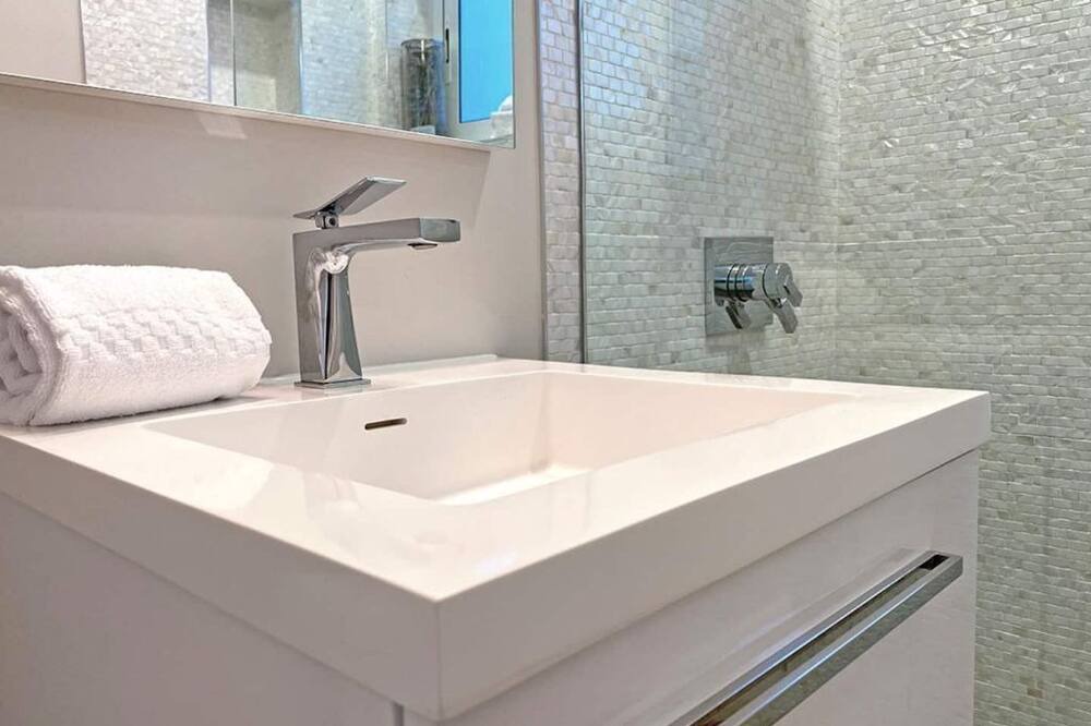 Photo of Bathroom in Victoria Park
