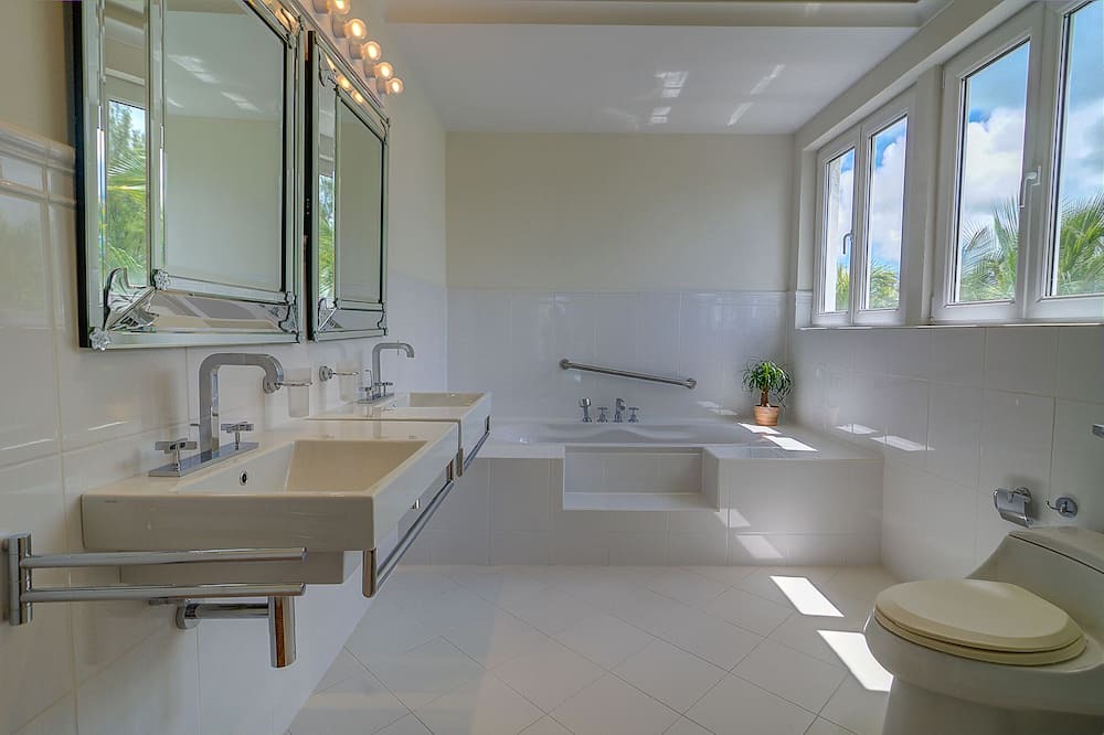Photo of Bathroom in Nassau