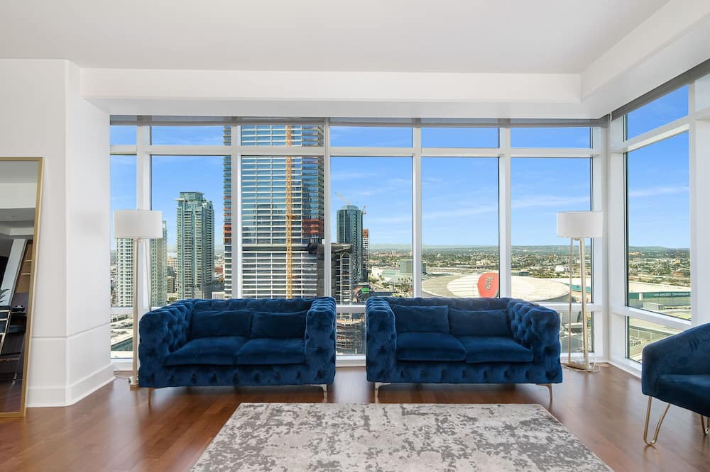 Photo of Livingroom in Commerce