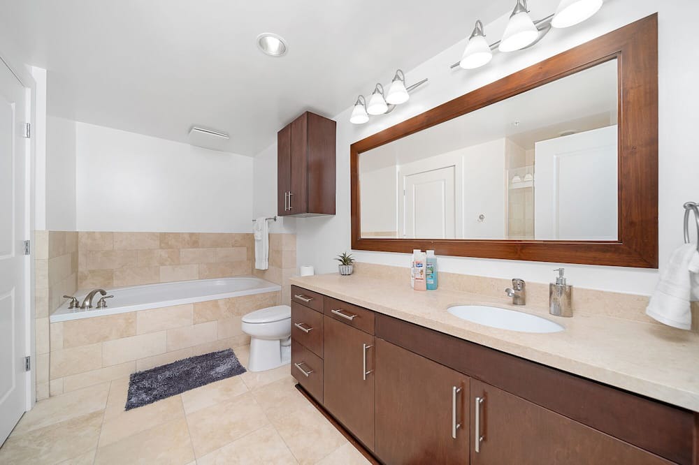 Photo of Bathroom in Commerce