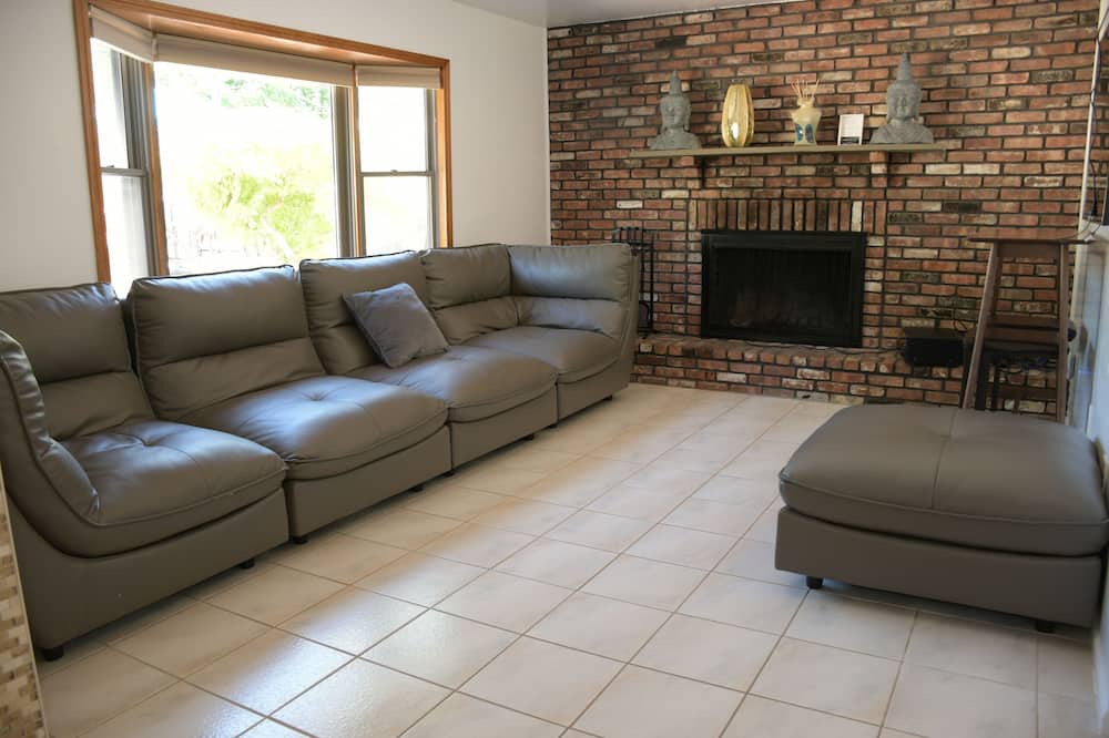 Photo of Livingroom in Valley Cottage