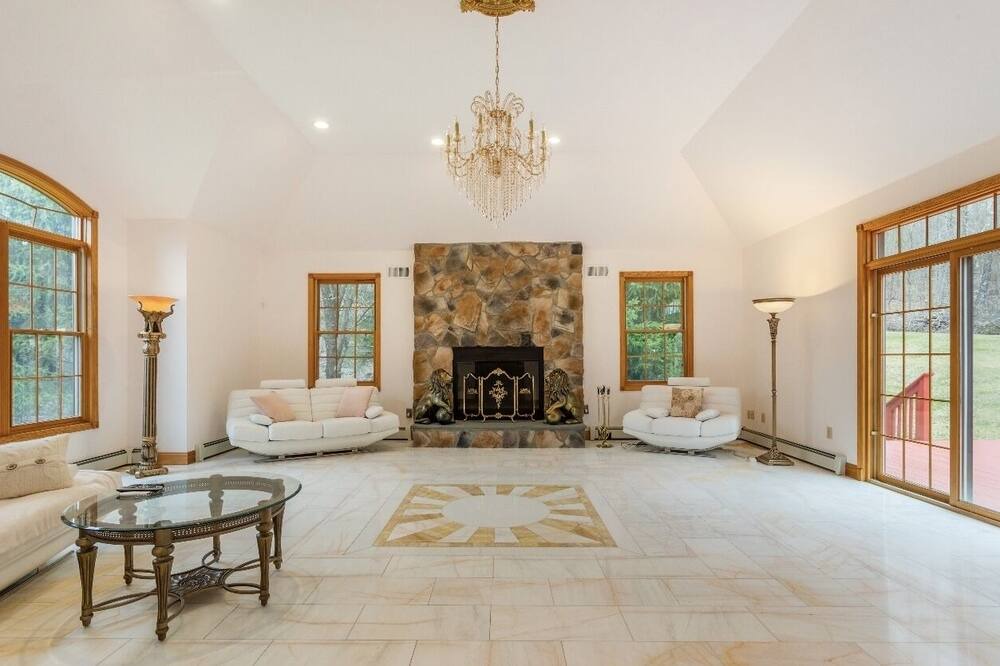 Photo of Livingroom in Monroe