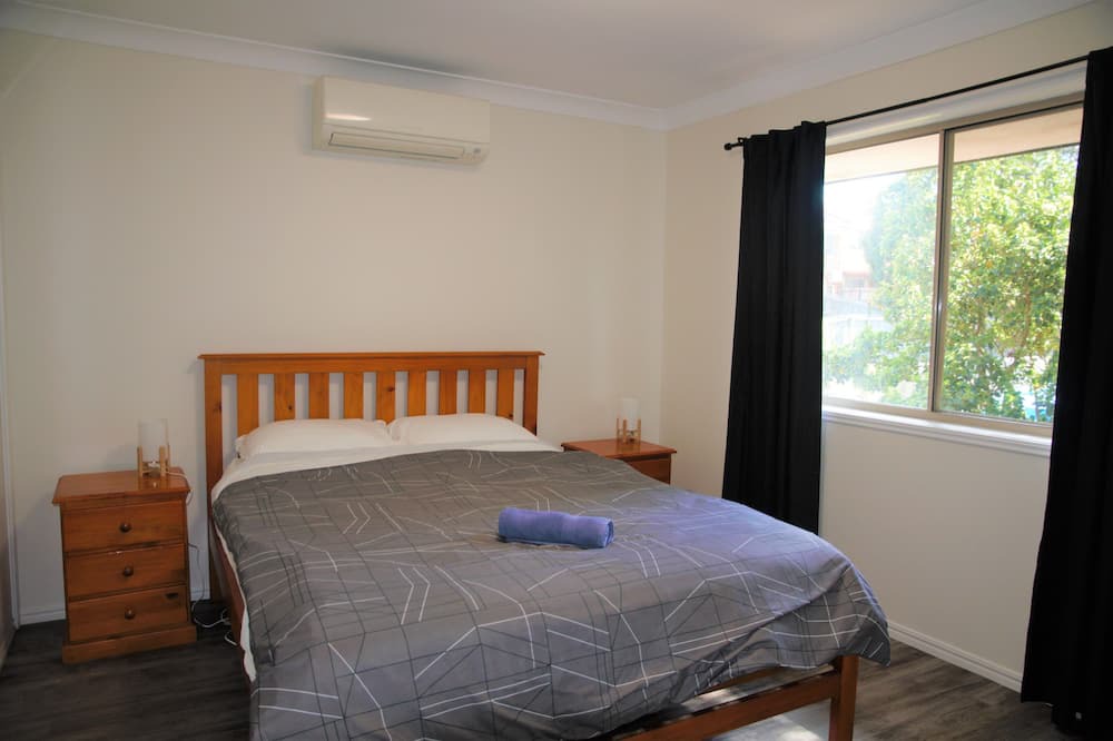 Photo of Bedroom in Woodridge