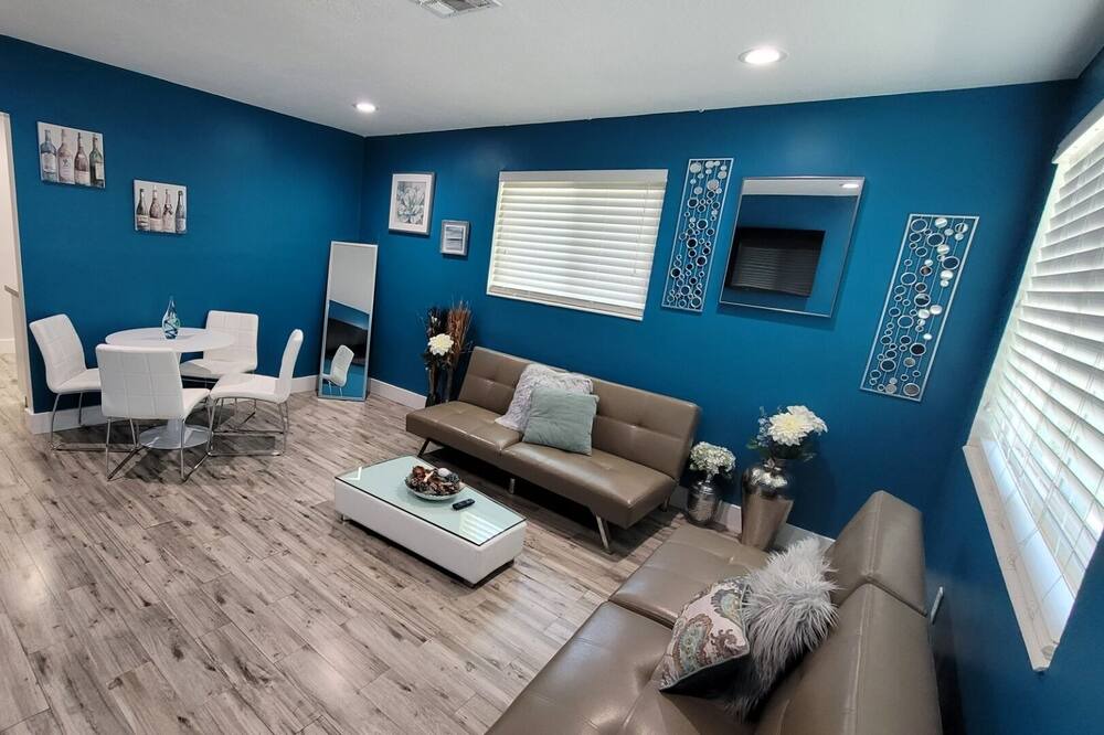 Photo of Livingroom in Biscayne Park