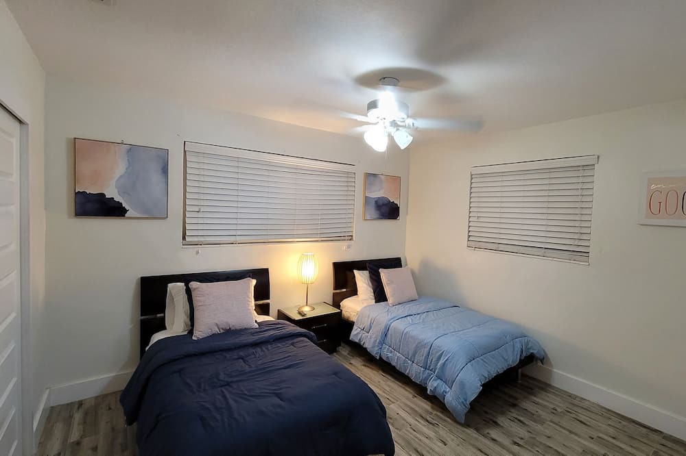 Photo of Bedroom in Biscayne Park