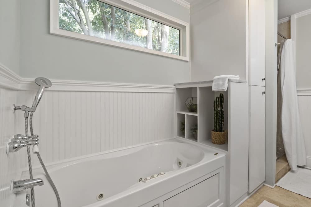 Photo of Bedroom in Plaza Midwood