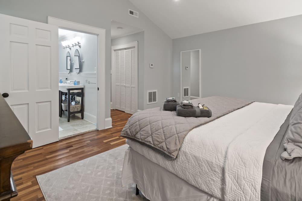 Photo of Bedroom in Plaza Midwood