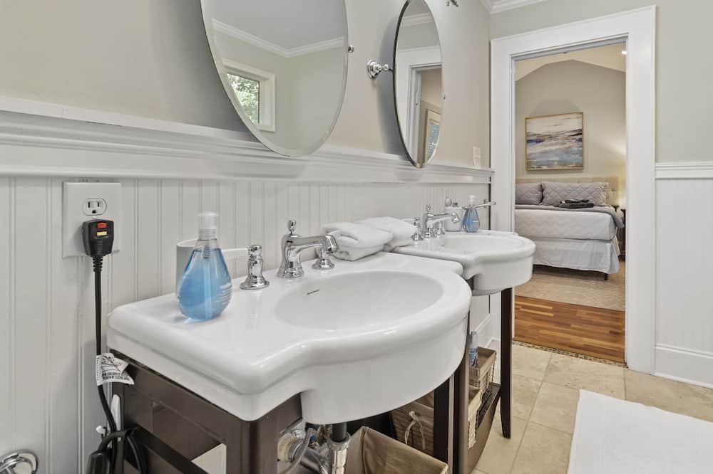 Photo of Bedroom in Plaza Midwood