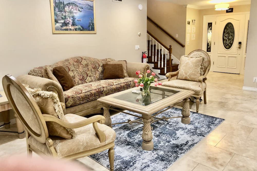 Photo of Livingroom in Huntington Beach