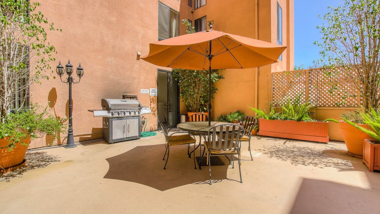 Photo of Patio Balcony in Hollywood Hills West