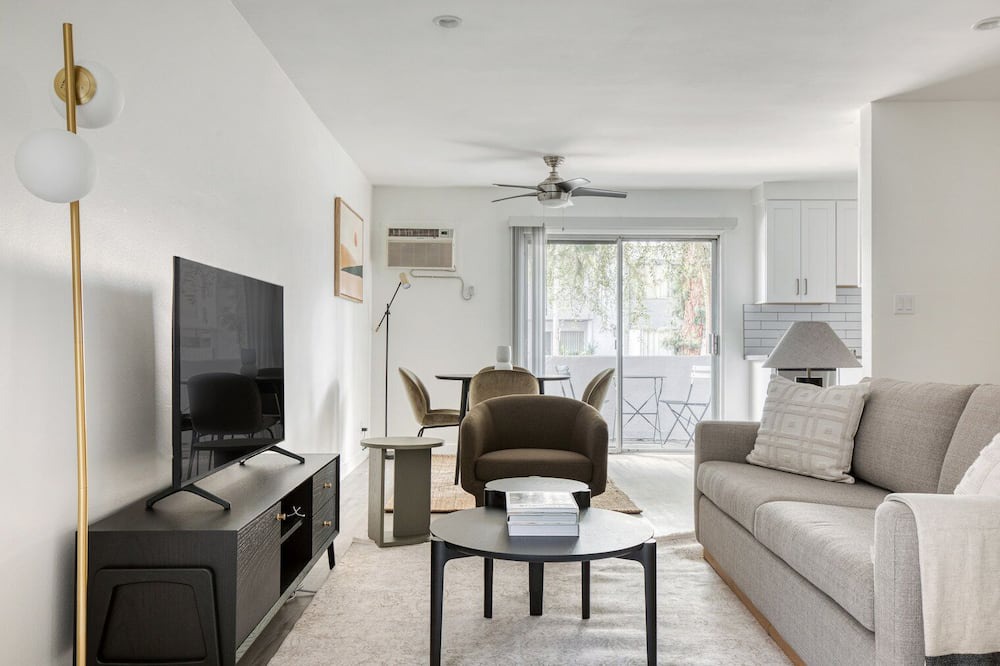 Photo of Livingroom in Valley Village