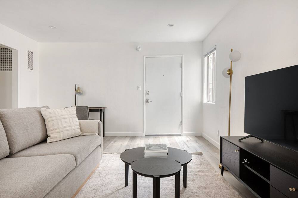 Photo of Livingroom in Valley Village