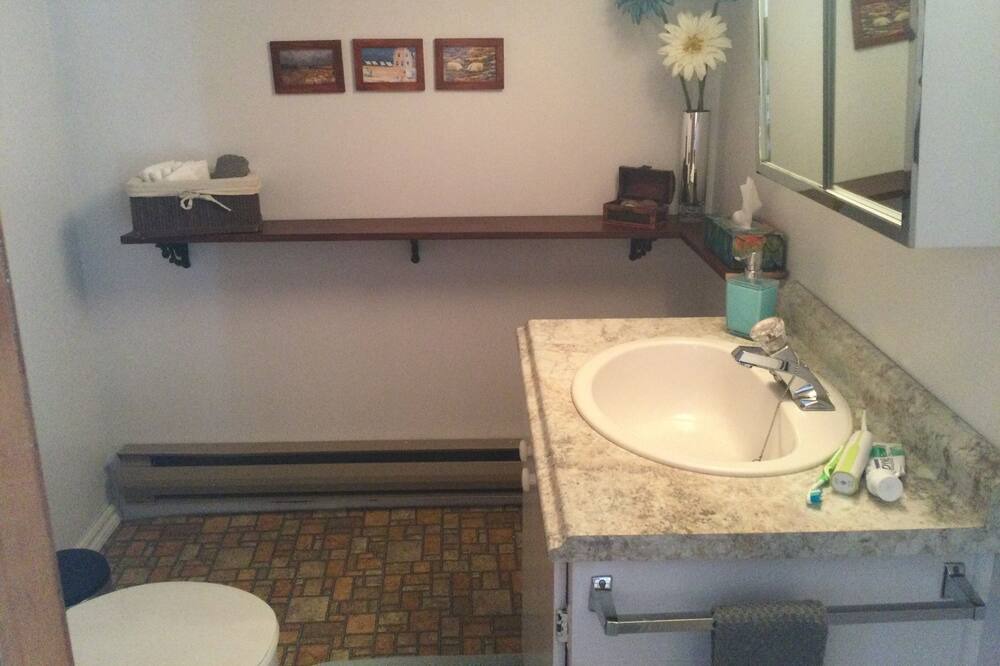 Photo of Bathroom in L'Anse-Saint-Jean