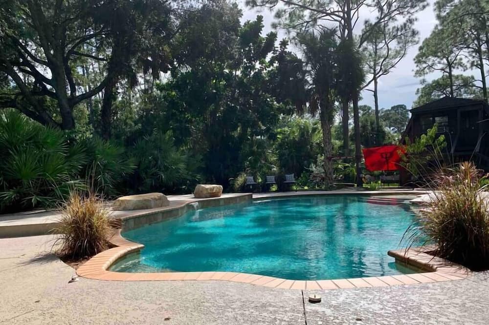 Photo of Outdoor in Jupiter Farms